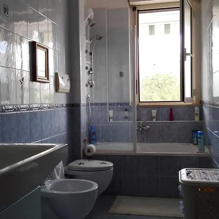 Casa Menhir Aet Барі