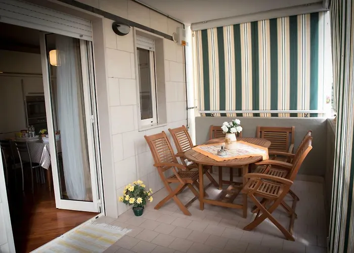 Casa Menhir Aet Apartment Bari